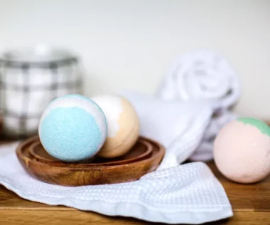 How to Relax with a Soothing CBD Bath Bomb